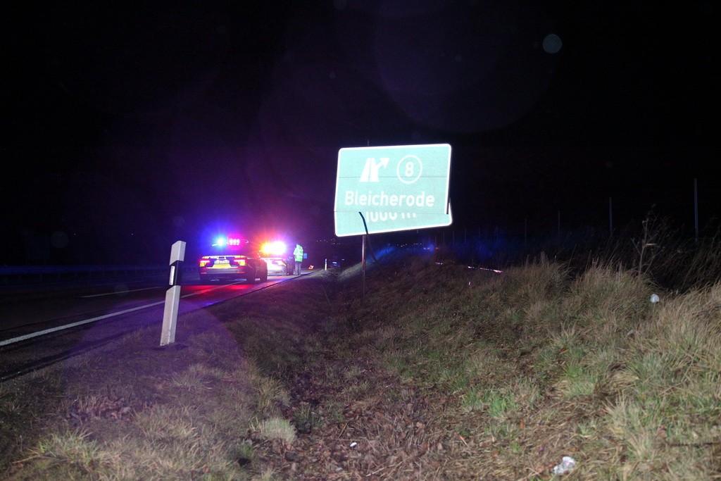 Thüringen: Am Sonntagmorgen kam ein Auto von der A38 bei Bleicherode ab. 