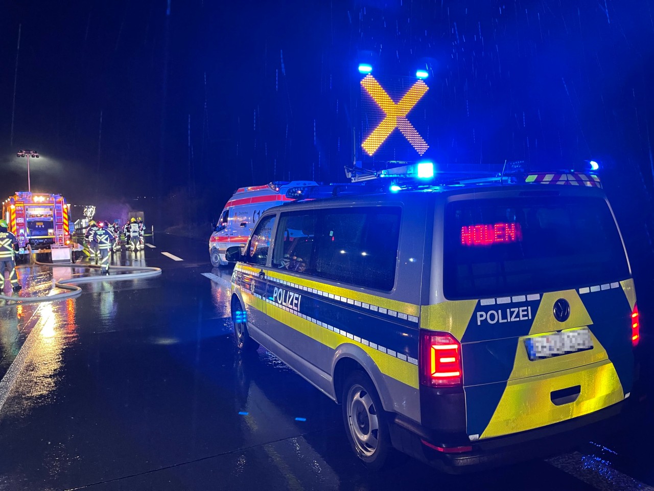 Wegen zwei Verkehrsteilnehmern hatte die Polizei auf der A9 Schwierigkeiten zum Unfallort zu kommen. 