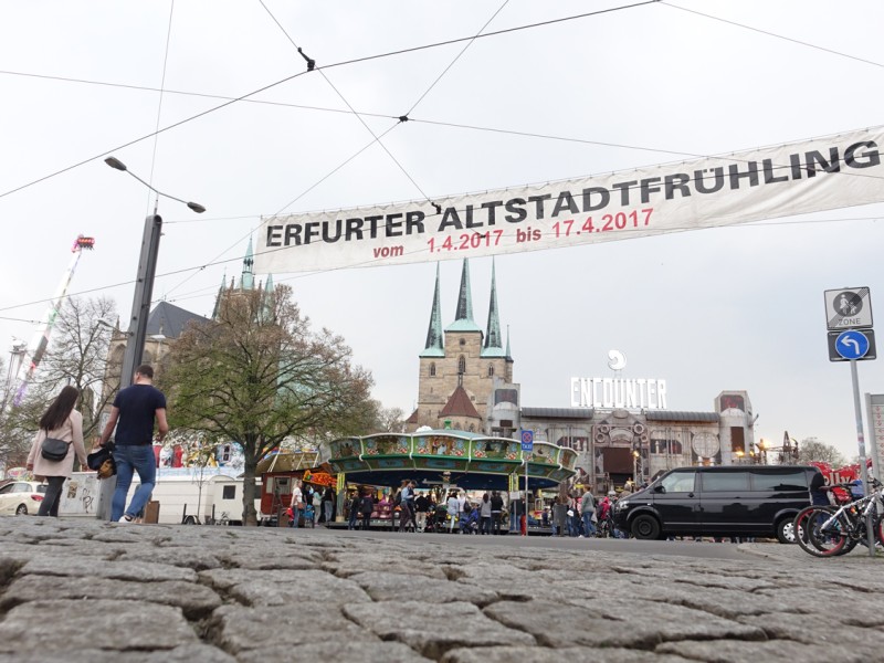 Am 31.März blüht die Landeshauptstadt zum zweiwöchigen Altstadtfrühling auf. 59 Schaustellerbuden, kulinarischer Gaumenschmaus und Programm für die ganze Familie locken bis zum 15. April auf 600 laufenden Metern über den Domplatz. (Archivbilder von 2017: Anna Jank)