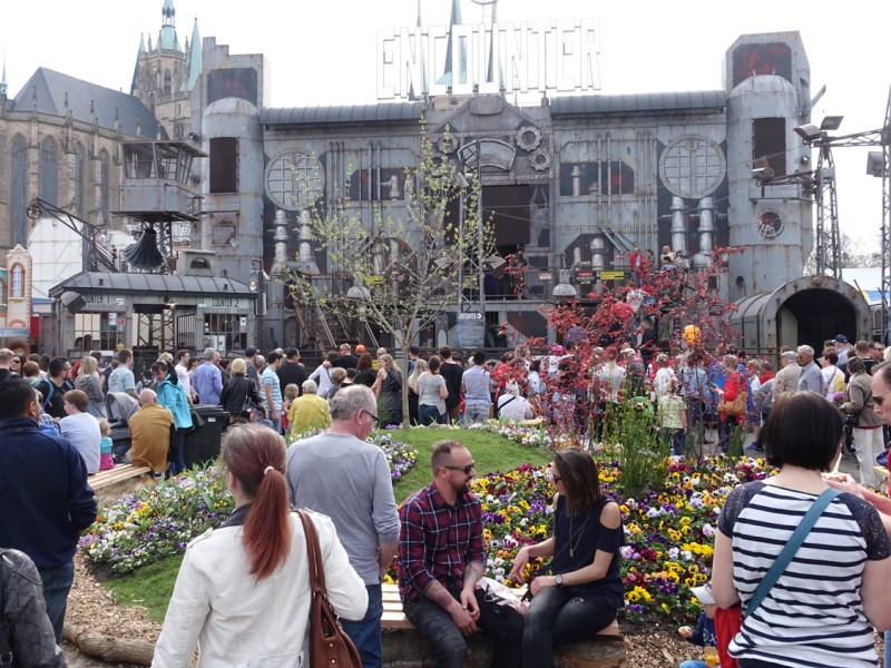 Am 31.März blüht die Landeshauptstadt zum zweiwöchigen Altstadtfrühling auf. 59 Schaustellerbuden, kulinarischer Gaumenschmaus und Programm für die ganze Familie locken bis zum 15. April auf 600 laufenden Metern über den Domplatz. (Archivbilder von 2017: Anna Jank)