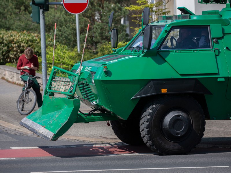 Tausende Menschen haben am 1.Mai 2019 am Tag der Arbeit in Thüringen für eine soziale Gesellschaft, bessere Löhne und gegen rechte Tendenzen demonstriert. Zu einer Kundgebung in Erfurt seien rund 7000 Menschen gekommen, teilte der DGB Hessen-Thüringen mit. Die Polizei sprach von 4000. Gegen eine AfD-Kundgebung gab es massive Proteste. (Michael Kremer, Snapart)