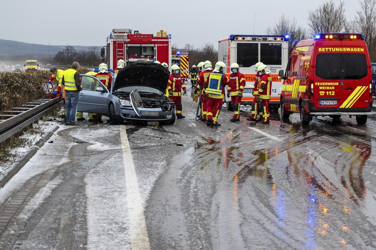 Auf der A4 zwischen den Anschlussstellen Nohra und Vieselbach krachte es am Ostermontag.