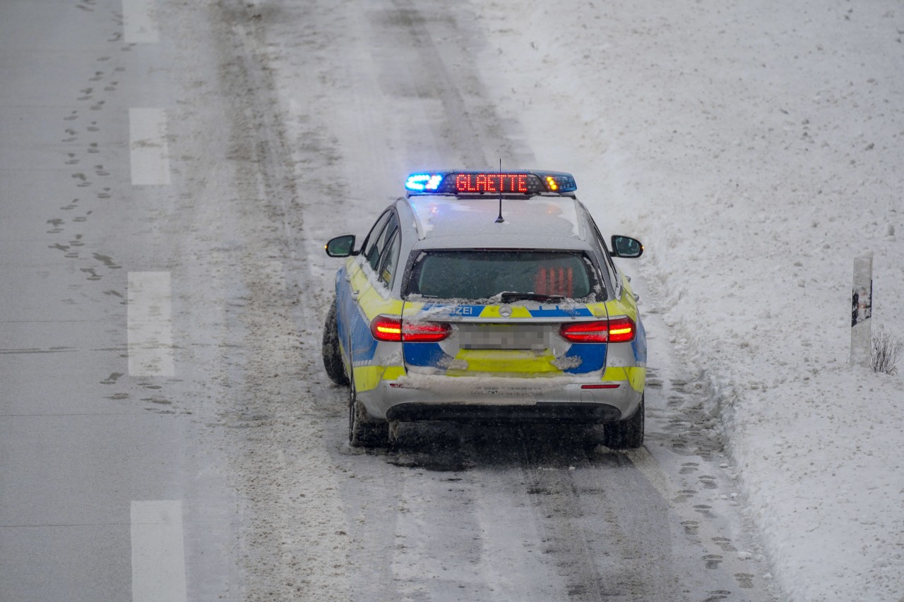 Wegen Glätte verlor ein Mann auf der A4 in Thüringen die Kontrolle über sein Auto. (Symbolbild)