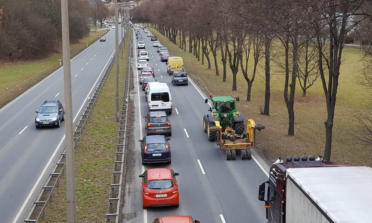 B88, Schnellstraße, Jena, Stau, Wöllnitz, Burgau, Verkehr, Unfall