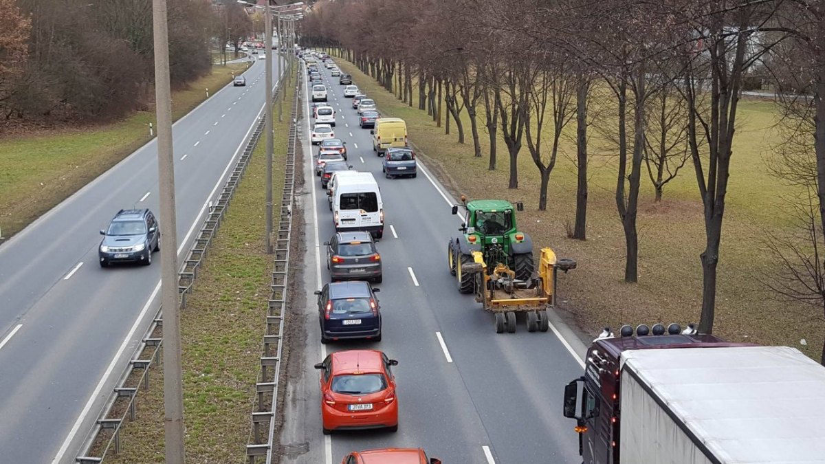 B88, Schnellstraße, Jena, Stau, Wöllnitz, Burgau, Verkehr, Unfall