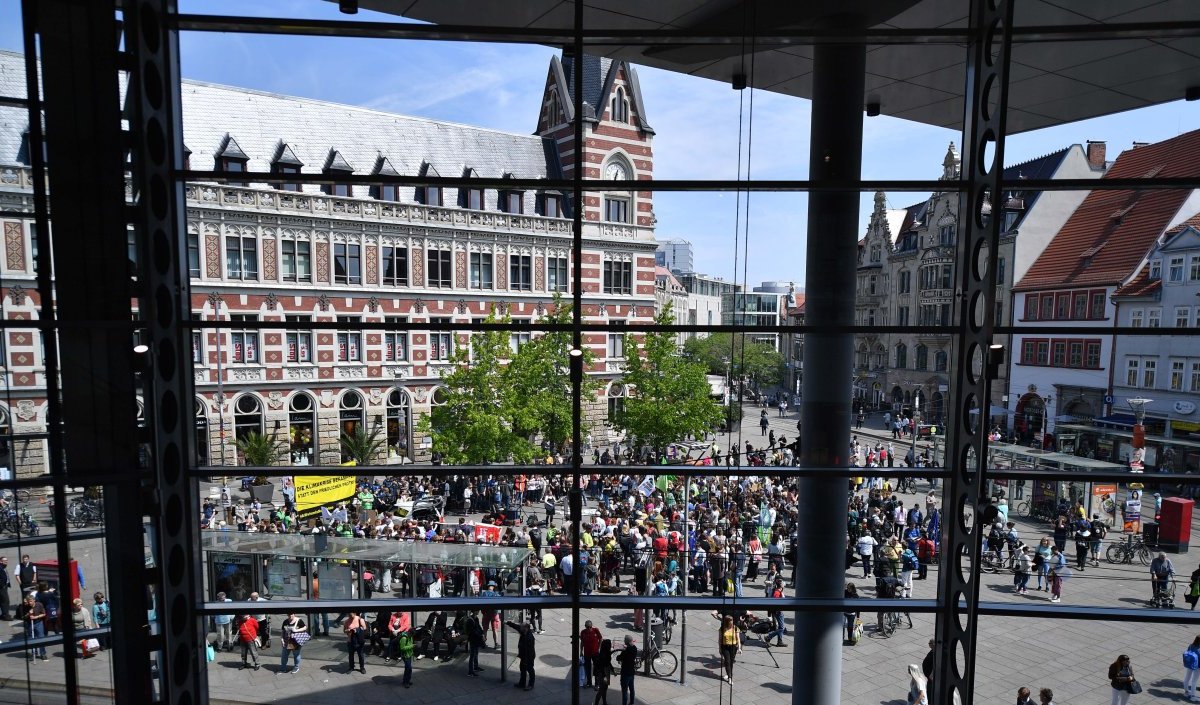 Erfurt Demo Fridays for Future Neonazis.jpg