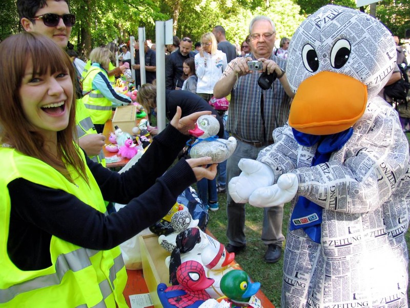 Am Sonntag findet das 24. Erfurter Entenrennen statt. Wie schön man die Enten-Dummys verzieren kann, zeigen die Bilder der letzten Jahre. Foto: Helke Floeckner