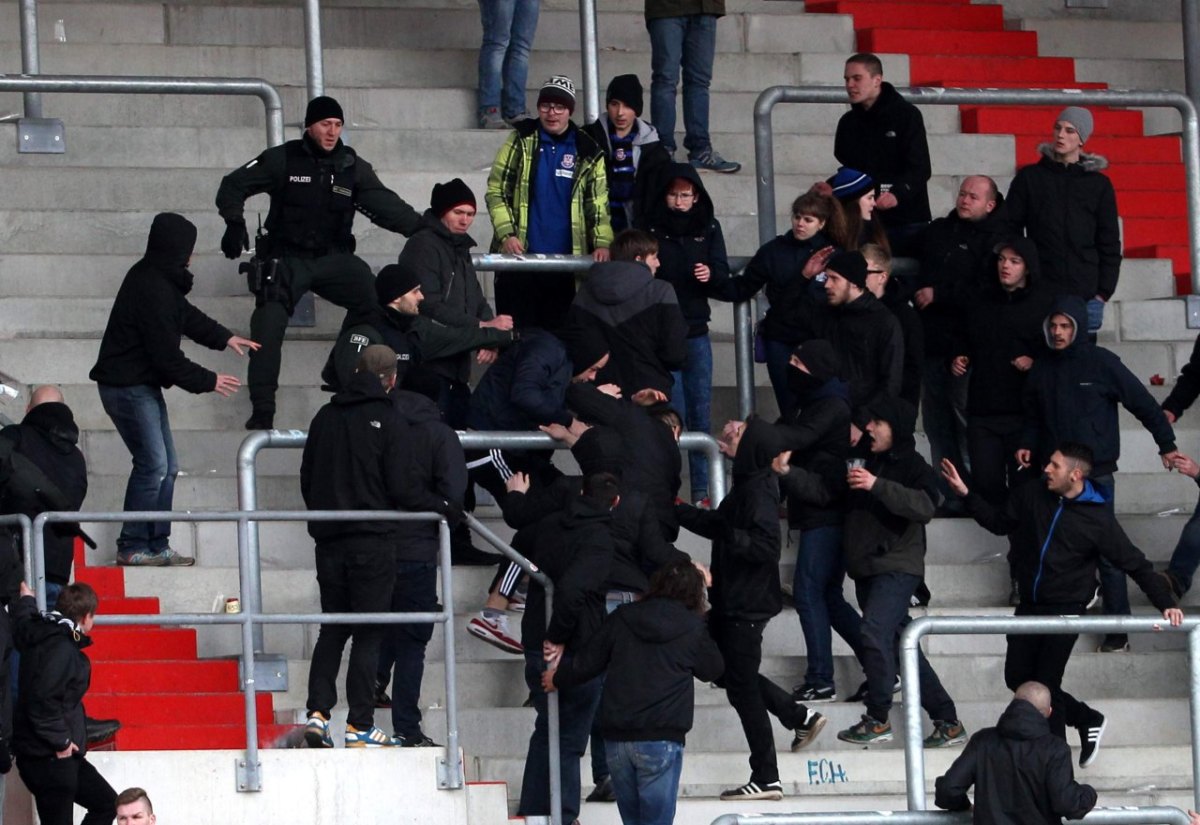 Fan-Ausschreitungen im Steigerwaldstadion in Erfurt