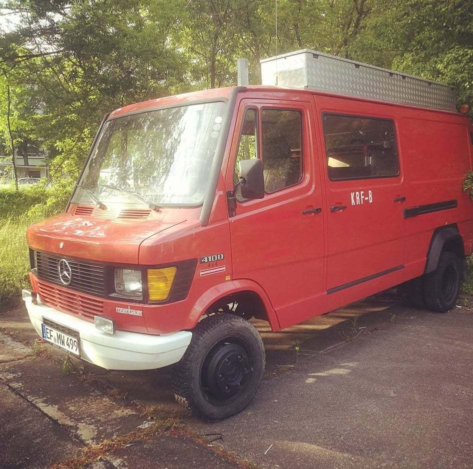 Ein altes Feuerwehrauto ist vom Bremerhaven nach Chile gezogen. 