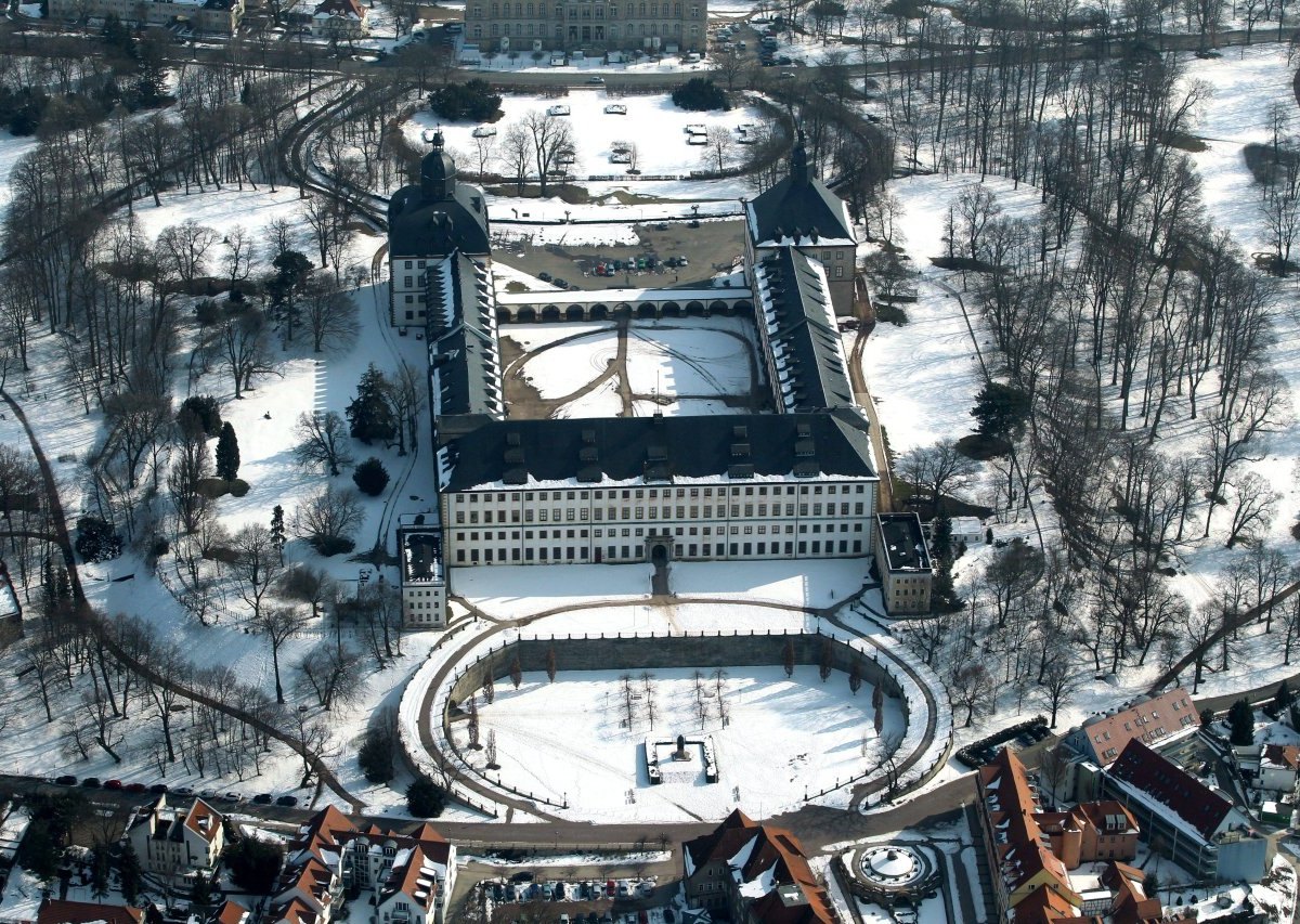 Gotha-Schloss-Friedenstein.jpg