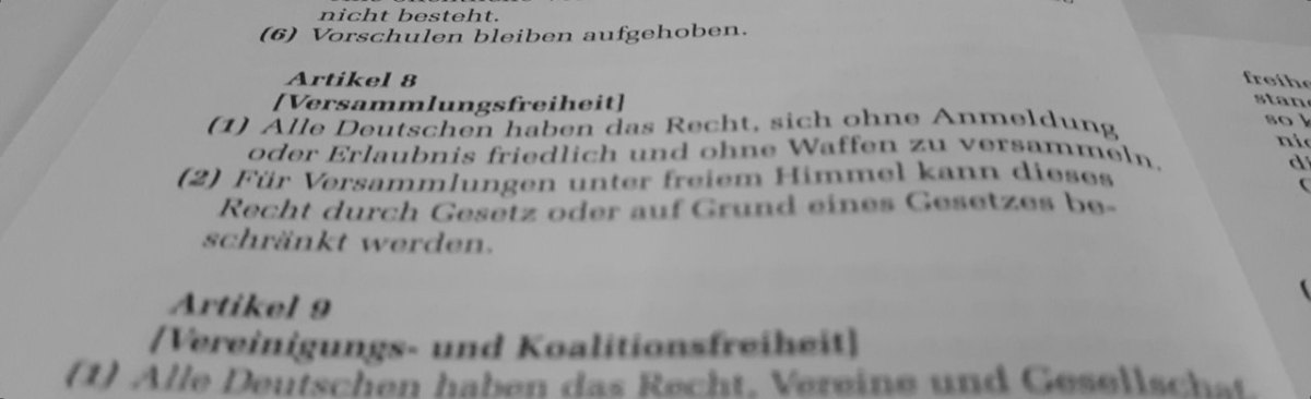 Grundgesetz, Versammlungsfreiheit, Versammlungsrecht, Versammlung, Demo, Demonstration, GG, Artikel 8, Symbolfoto, Symbol, Symbolbild