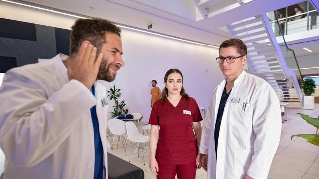 Dr. Moreau lässt auch den Krankenschwestern in Halle keine Ruhe.