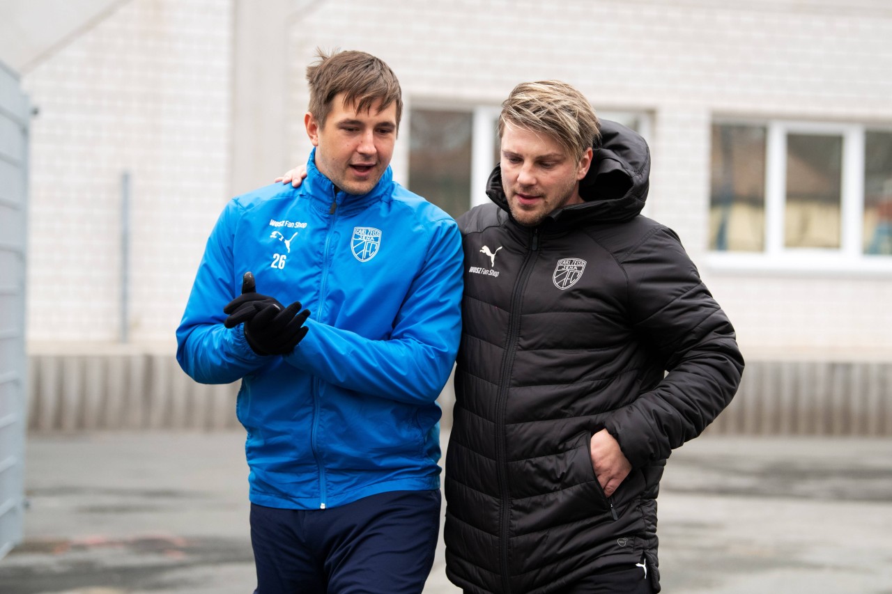 Kevin Pannewitz, hier mit dem damaligen Trainer Lukas Kwasniok, flog wegen Übergewichts bei Carl-Zeiss Jena raus.