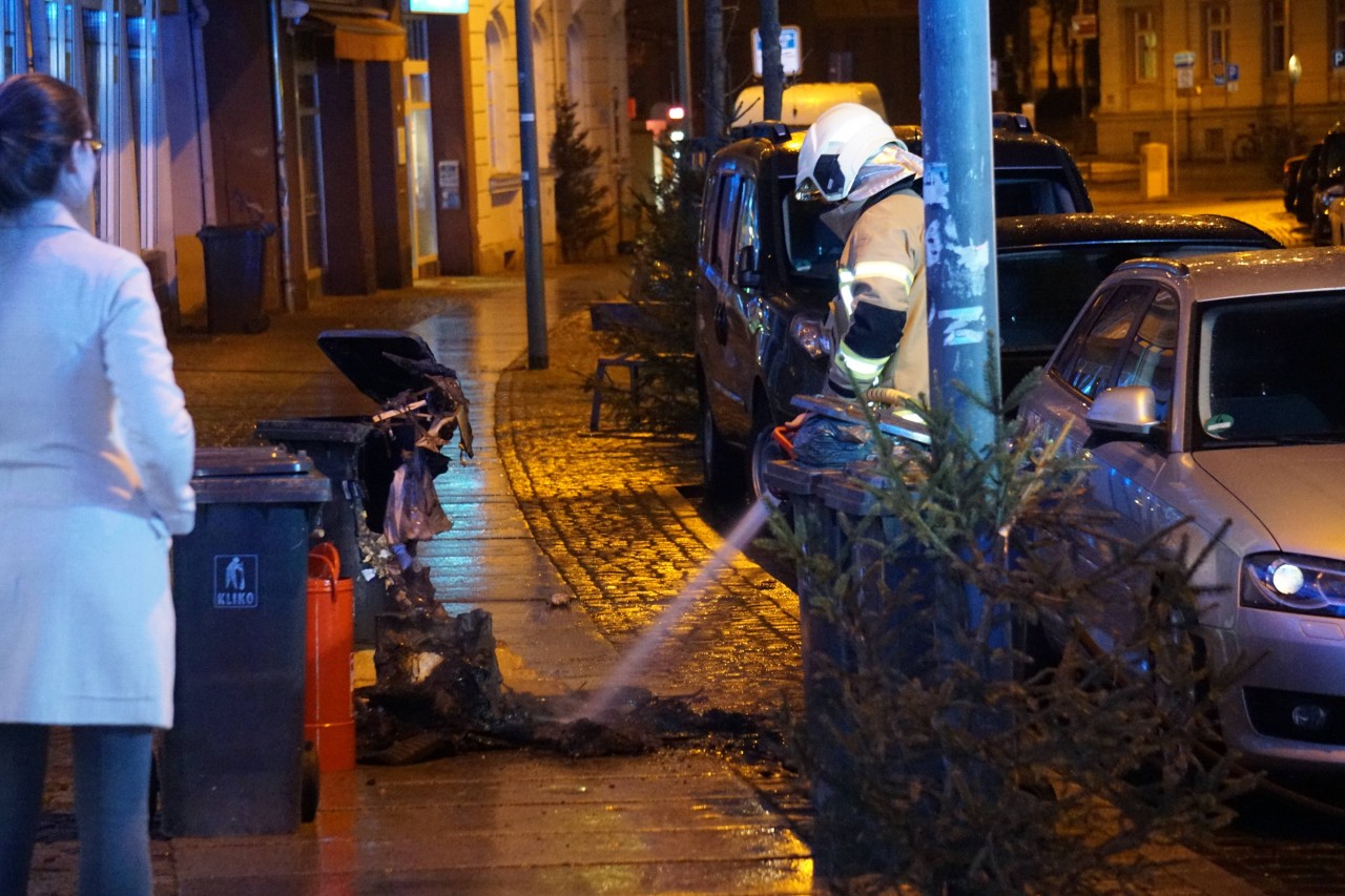 Ein Feuerteufel wütete auch in Meiningen am vergangenen Samstagabend. (Symbolbild)