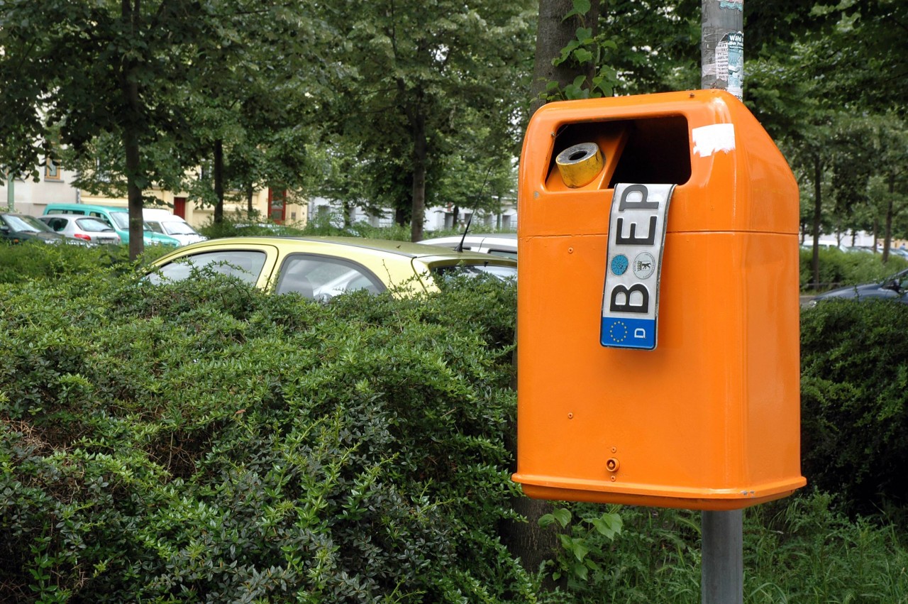 Müssten etliche Kennzeichen bald in die Tonne wandern? (Symbolbild)