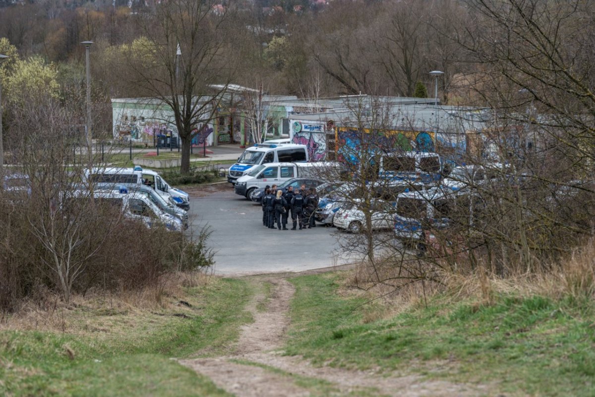 Polizei sucht Messer in Weimar-West