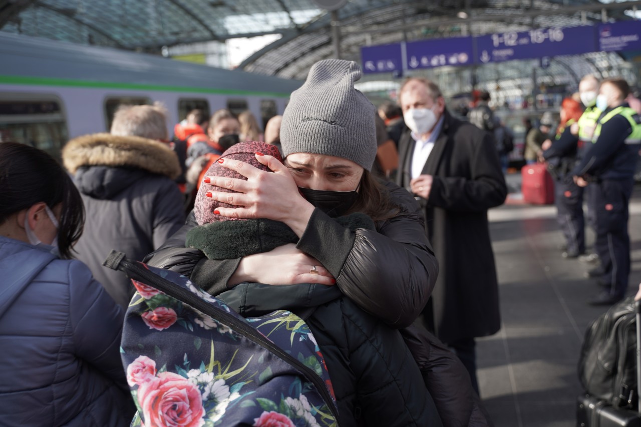 Die Städte Erfurt und Suhl in Thüringen haben die ersten Ukraine-Flüchtlinge aufgenommen. (Archivbild)