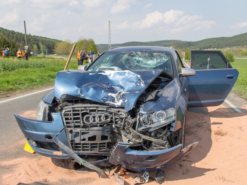 Am Sonntagmittag ist es zu einem tödlichen Unfall in Pößneck gekommen. Ein 53 Jahre alter Kradfahrer hat dabei sein Leben verloren. (Fotos: Fabian Peikow)