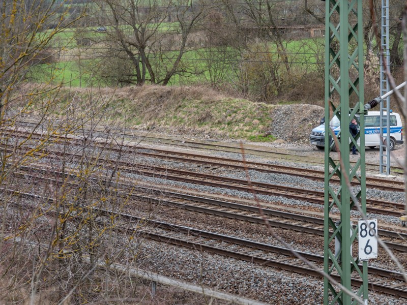 Während der Suche nach dem Messer, wurde die Bahnstrecke Weimar-Erfurt zeitweise gesperrt. Foto: Stefan Eberhardt