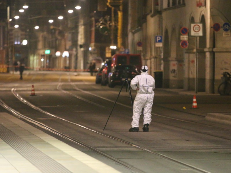 Ersten Informationen zu Folge, soll es eine Schießerei am Erfurter Hauptbahnhof gegeben haben. Die Polizei ist mit einem Großaufgebot vor Ort. Foto: Matthias Gränzdörfer