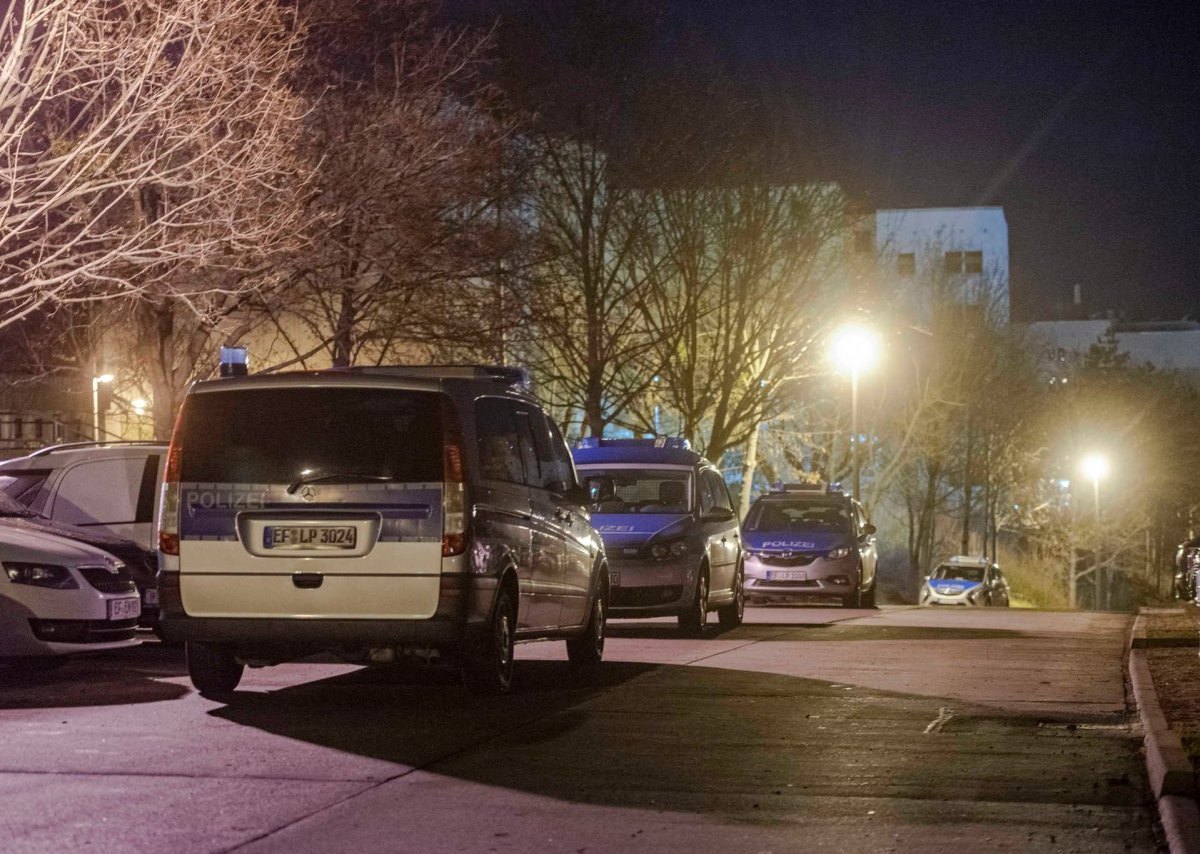 erfurt schüsse patronen polizei blaulicht abend nacht nachts