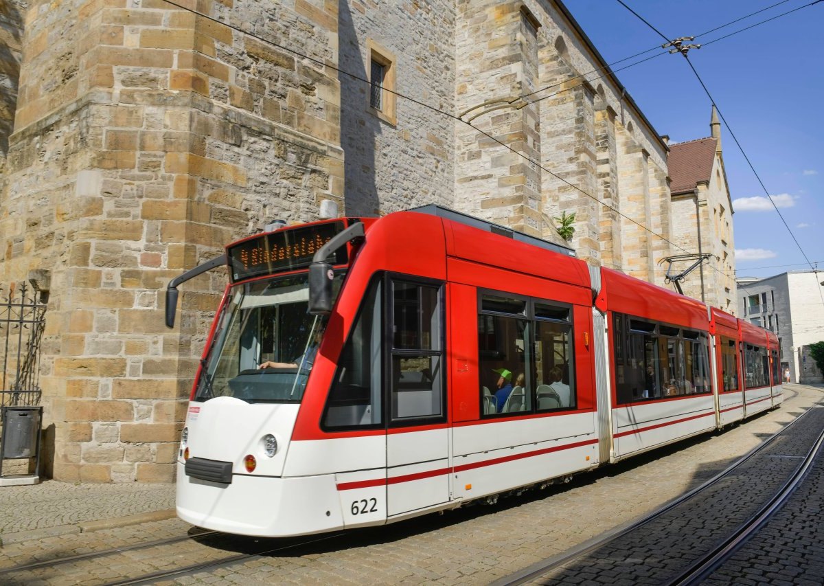 erfurt straßenbahn.jpg