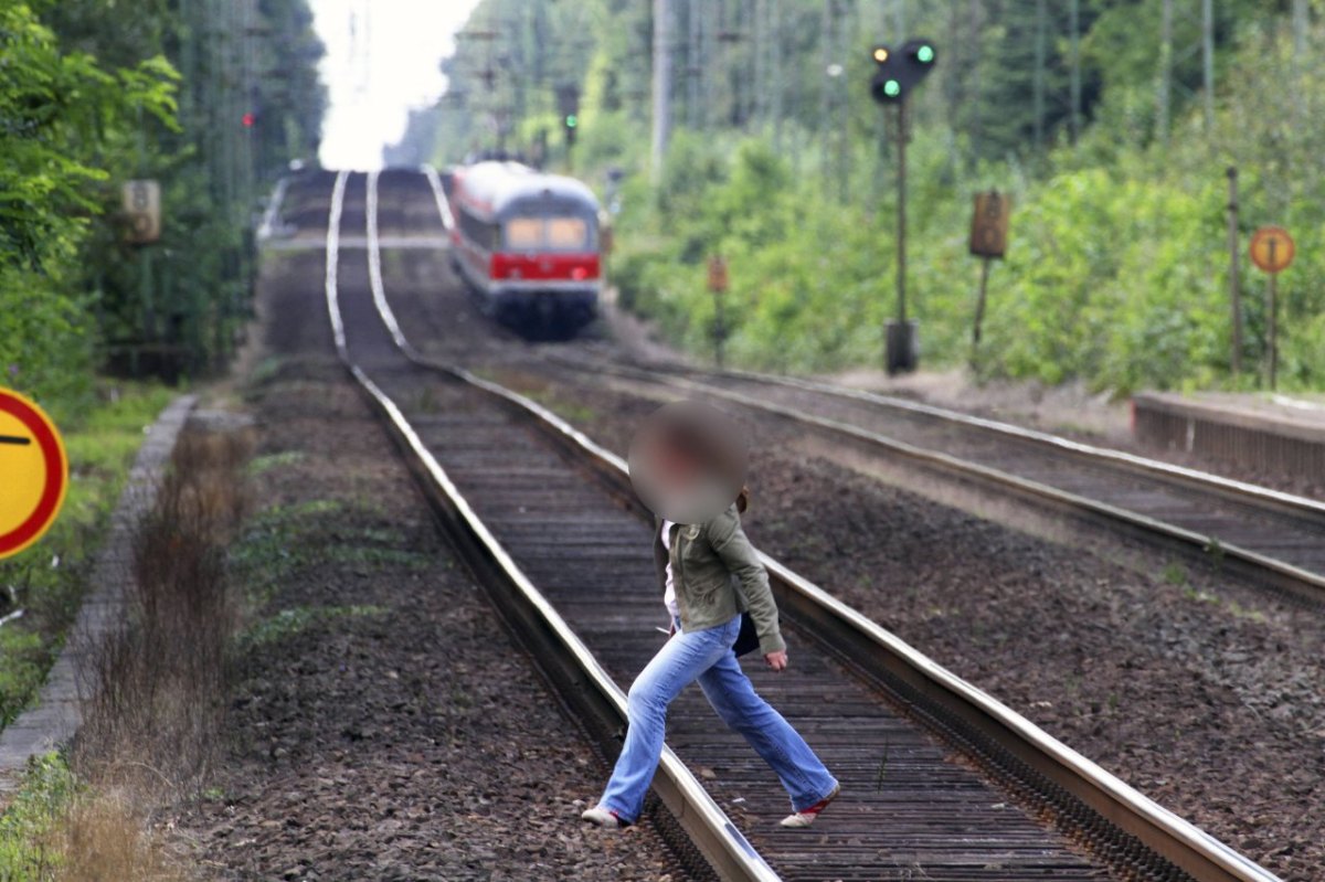 frau gleise erfurt thüringen bundespolizei lebensgefahr