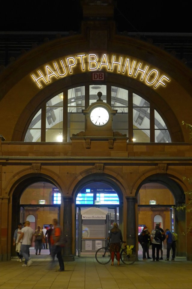 hauptbahnhof erfurt.jpg