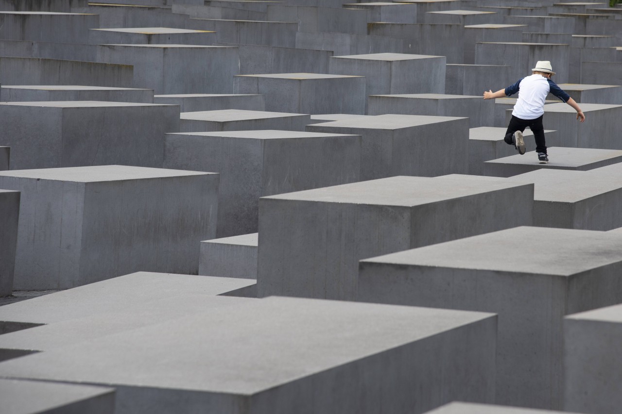 Auch das Holocaust-Mahnmal in Berlin wird immer wieder zweckentfremdet. (Archivbild)  