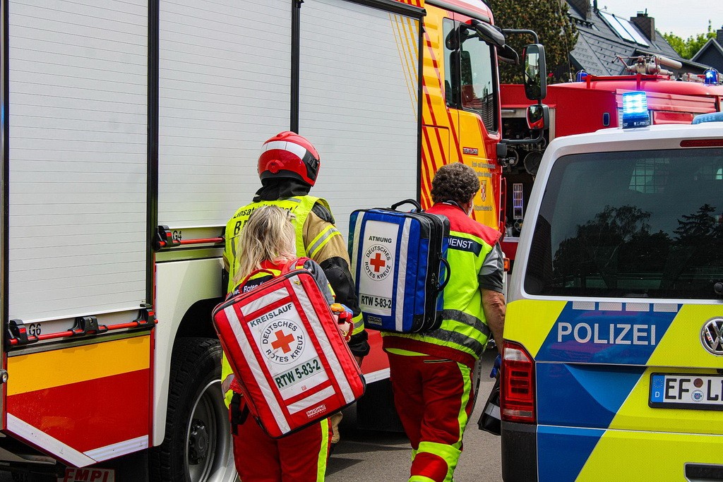 Die Rettungskräfte entdeckten im Brandschutt eine Leiche, deren Identität zunächst  nicht zweifelsfrei geklärt war. 