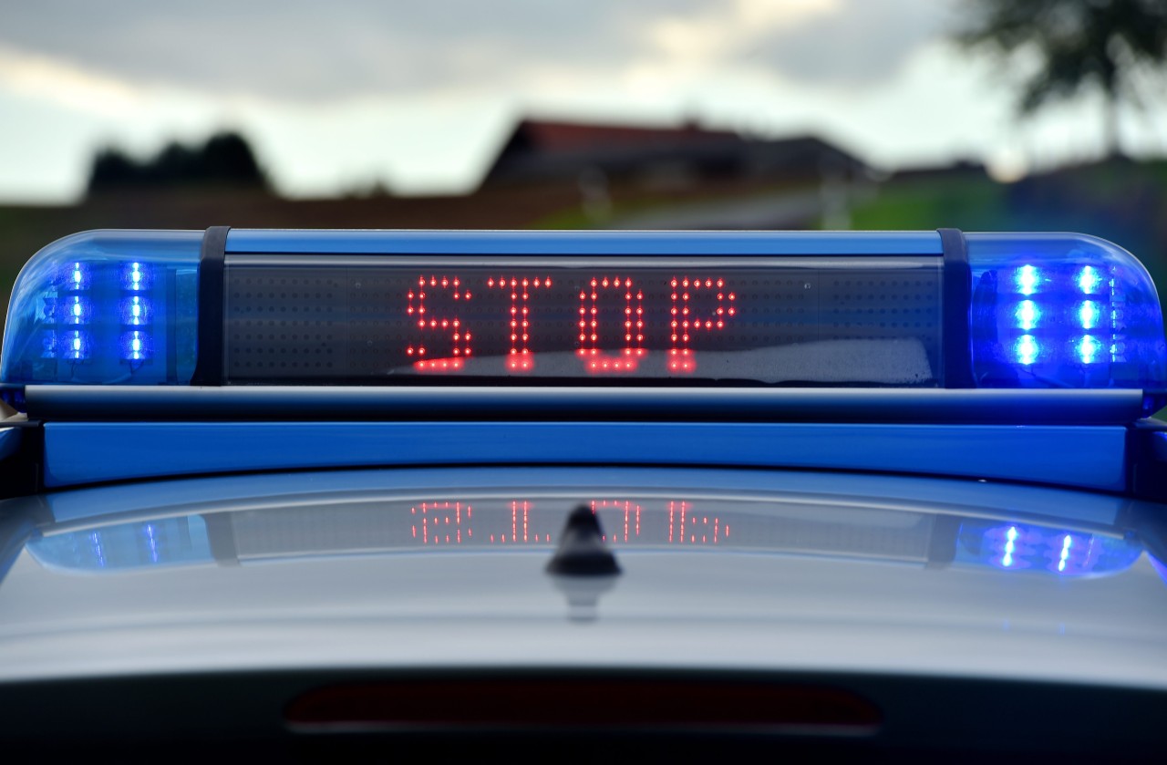 Thüringen: Die Polizei will eine Frau anhalten. Die rast davon. (Symbolbild)