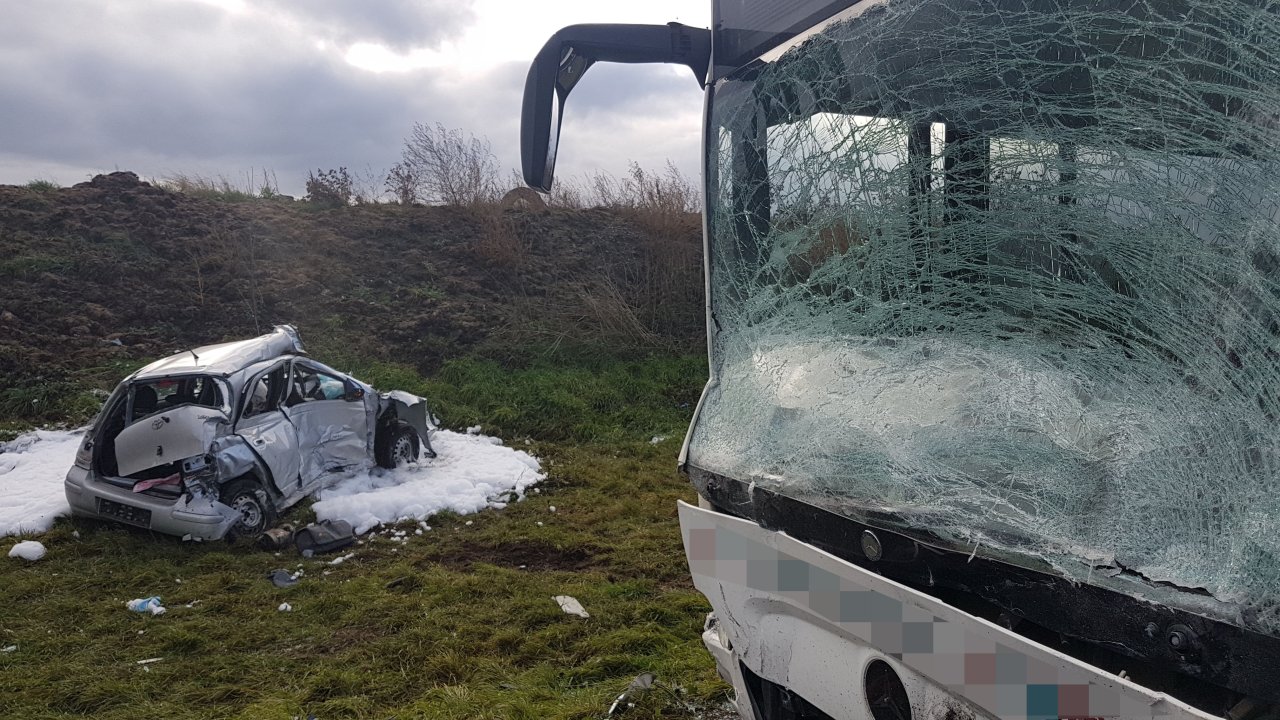 Unfall Bei Altenburg Heftiger Aufprall Tote Bei Schwerem Bus Unfall