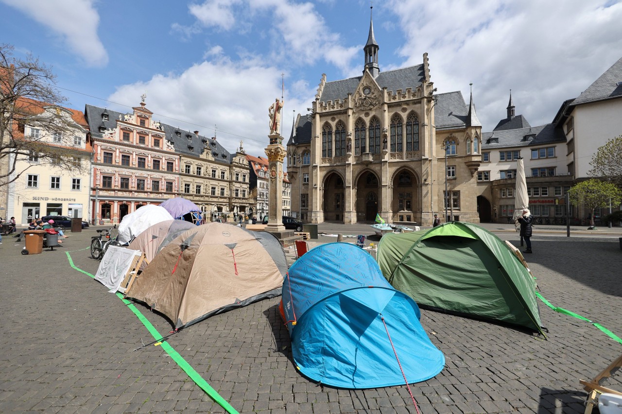 In Erfurt haben Demonstranten bereits 2021 ein Klimacamp errichtet. (Archivbild) 