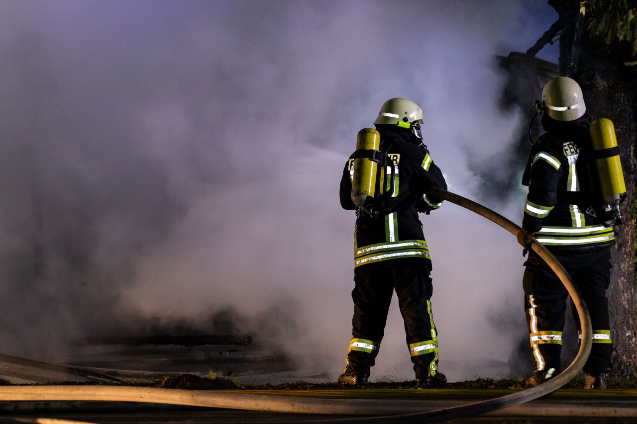 Die Kameraden der Feuerwehr in Neuhaus am Rennweg (Thüringen) wollten eigentlich nur ihren Job machen. (Symbolbild)