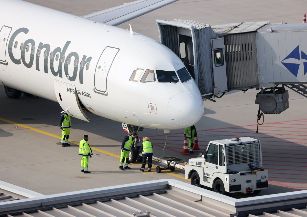 flughafen leipzig condor.jpg