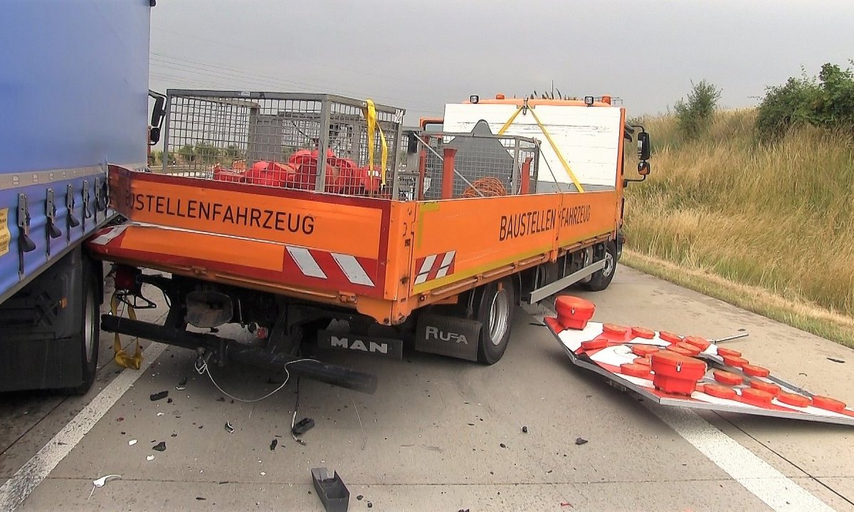 A71 Erfurt Unfall Schilderwagen