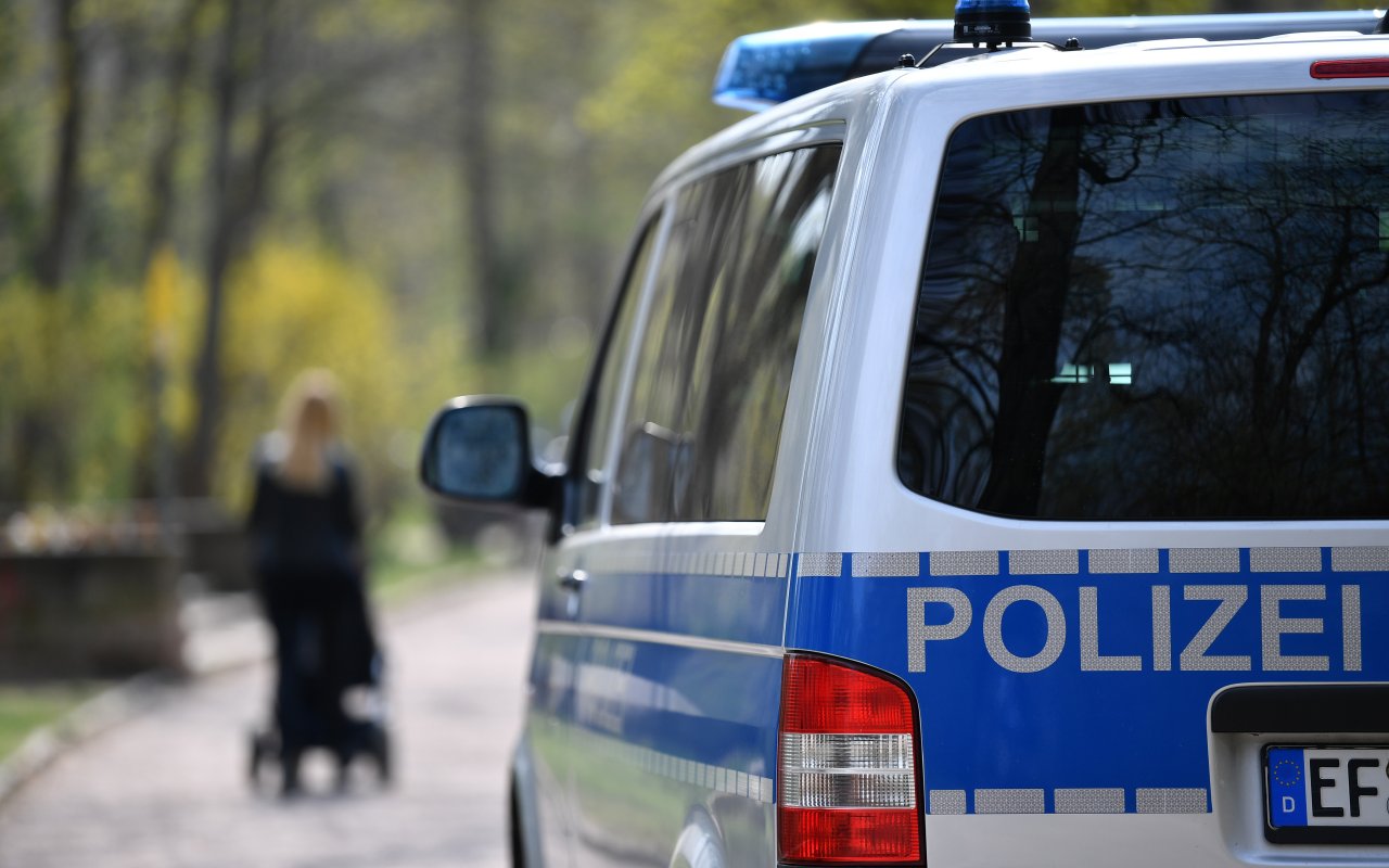 Gera Besuch eskaliert völlig Mann verdreht Kind (10) den Arm