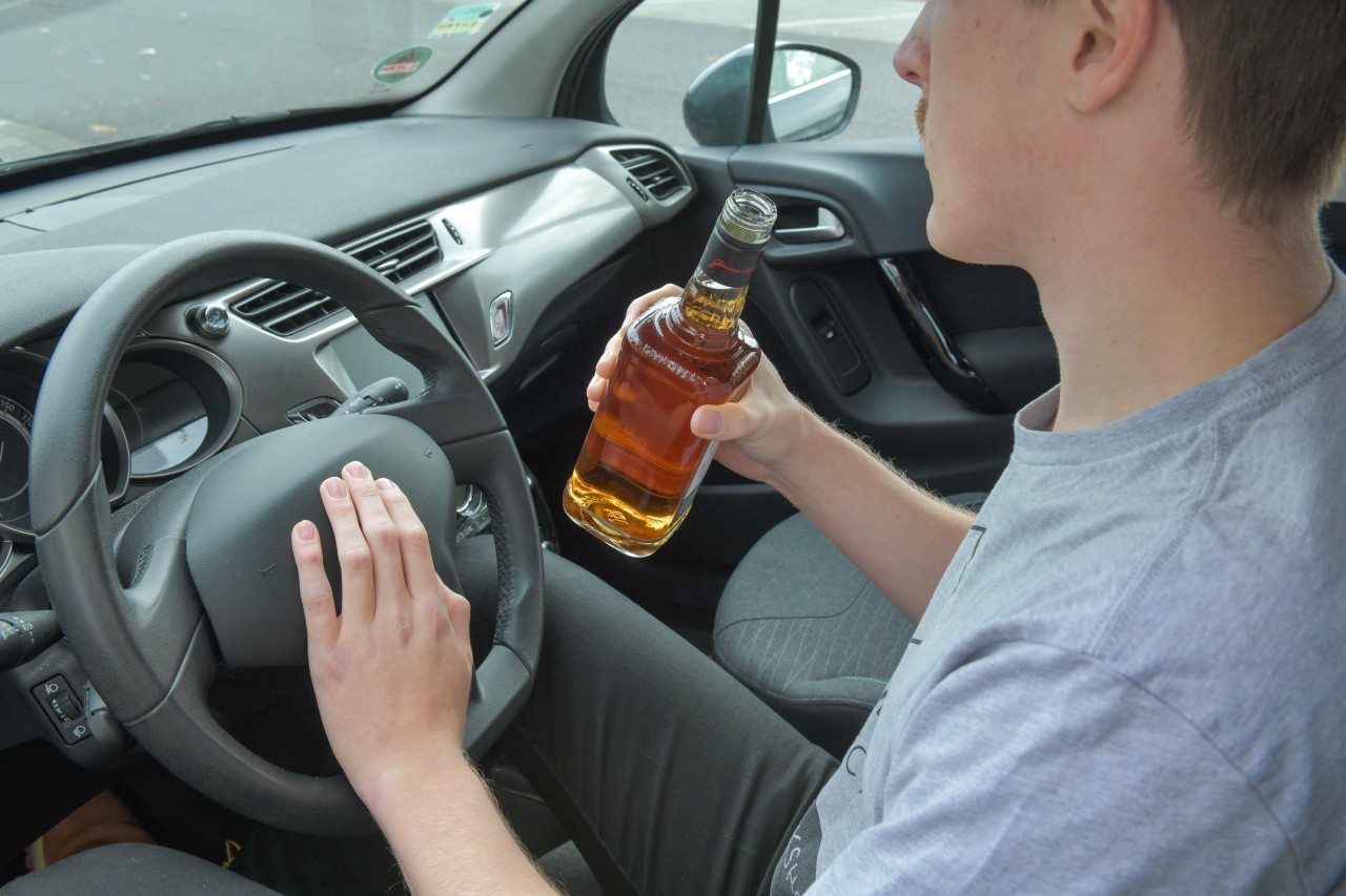 Ein Suff-Pilot hat die Polizei auf der A4 in Thüringen ganz schön auf Trab gehalten. (Symbolbild)