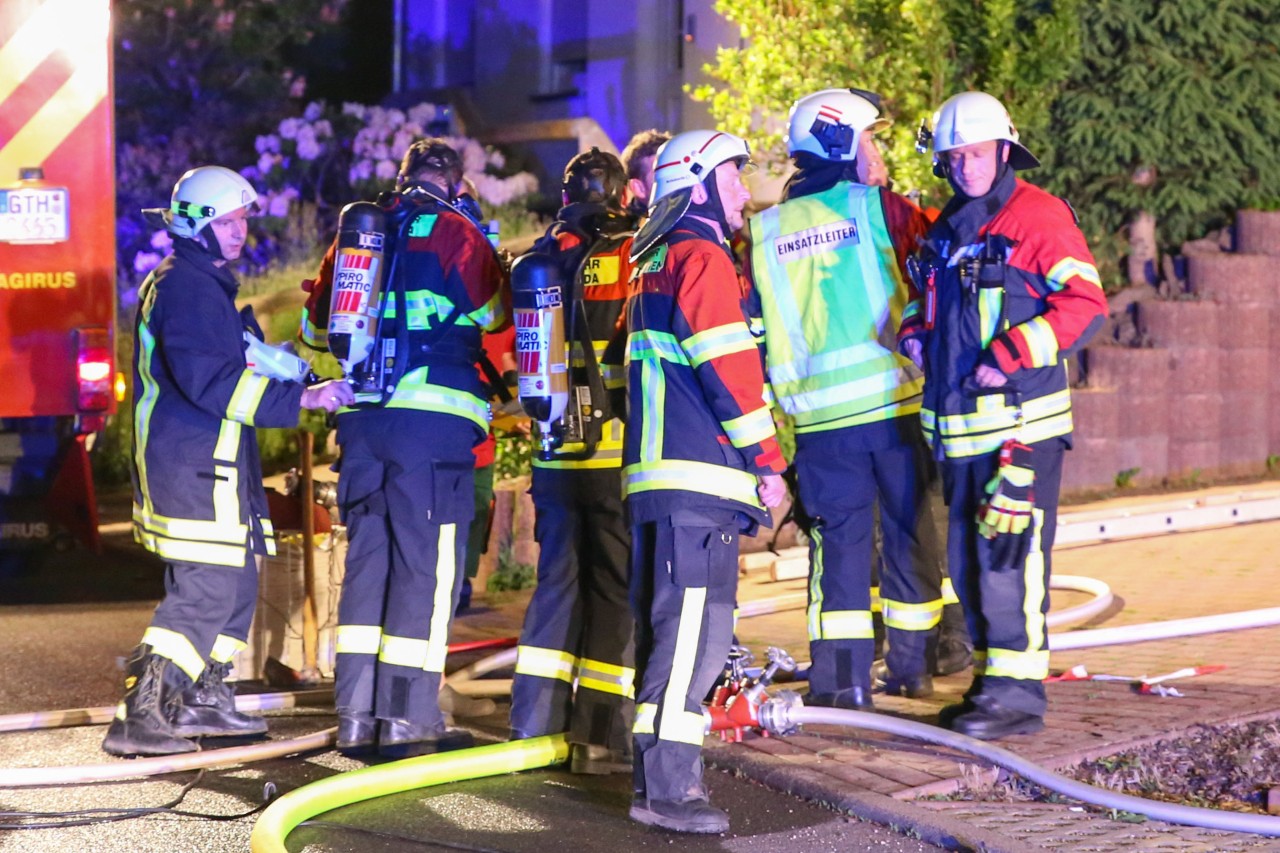 Rund 50 Einsatzkräfte waren bei dem Brand in Friedrichroda im Landkreis Gotha vor Ort.