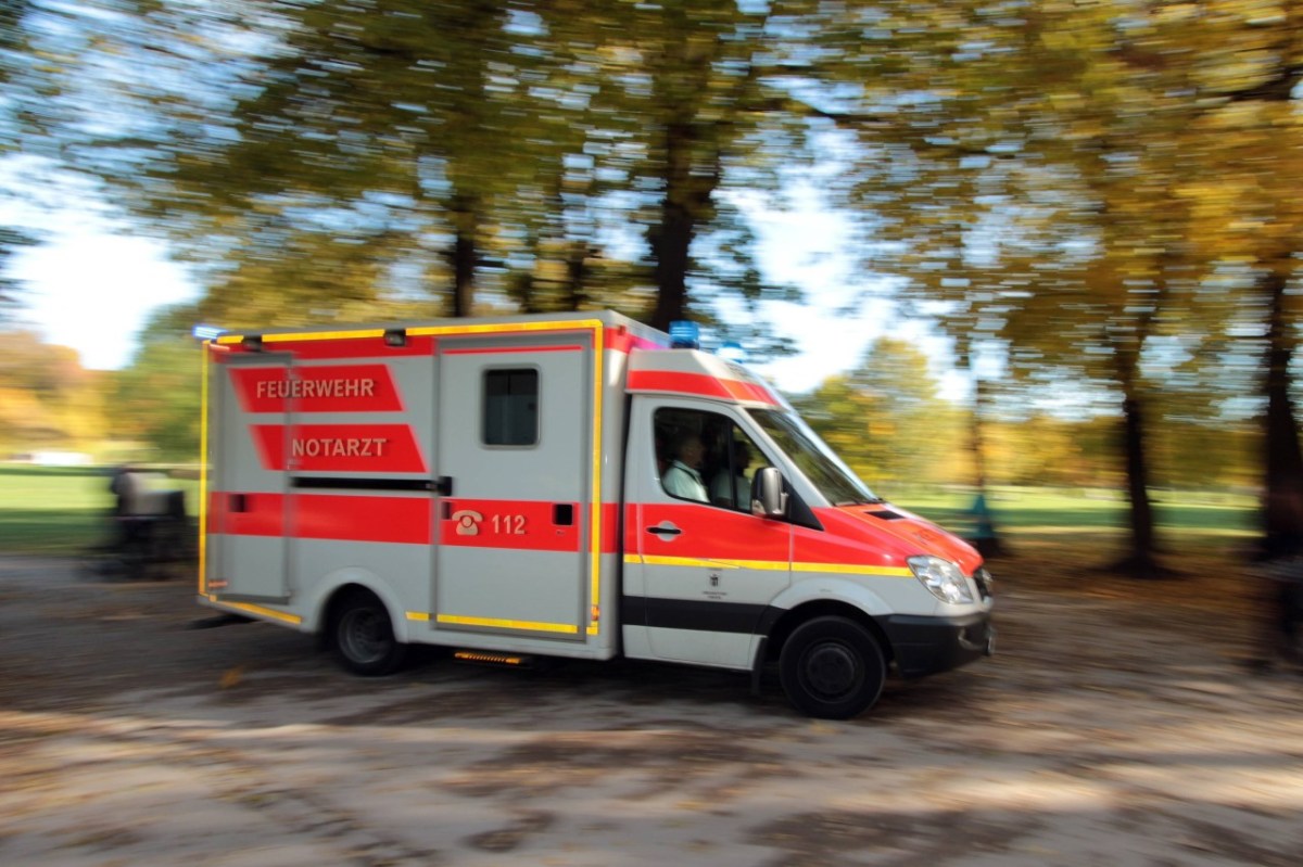 Ein Mann findet in Thüringen ein Handy. Als er es der Besitzerin zurückgeben will, wird er brutal niedergeschlagen. (Symbolbild)