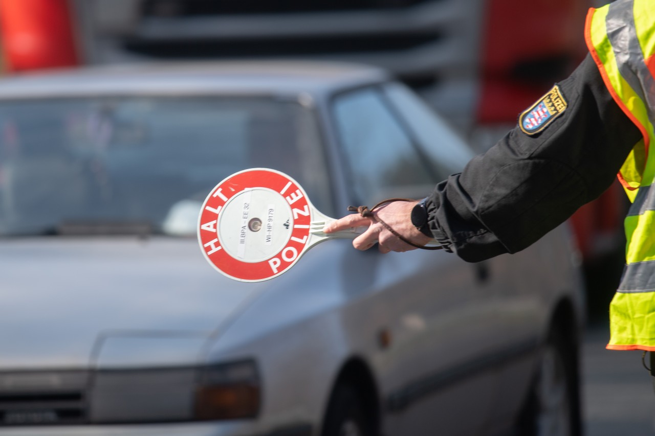 Eine Frau hat bei der Polizei in Thüringen für Fassungslosigkeit gesorgt. (Symbolbild)