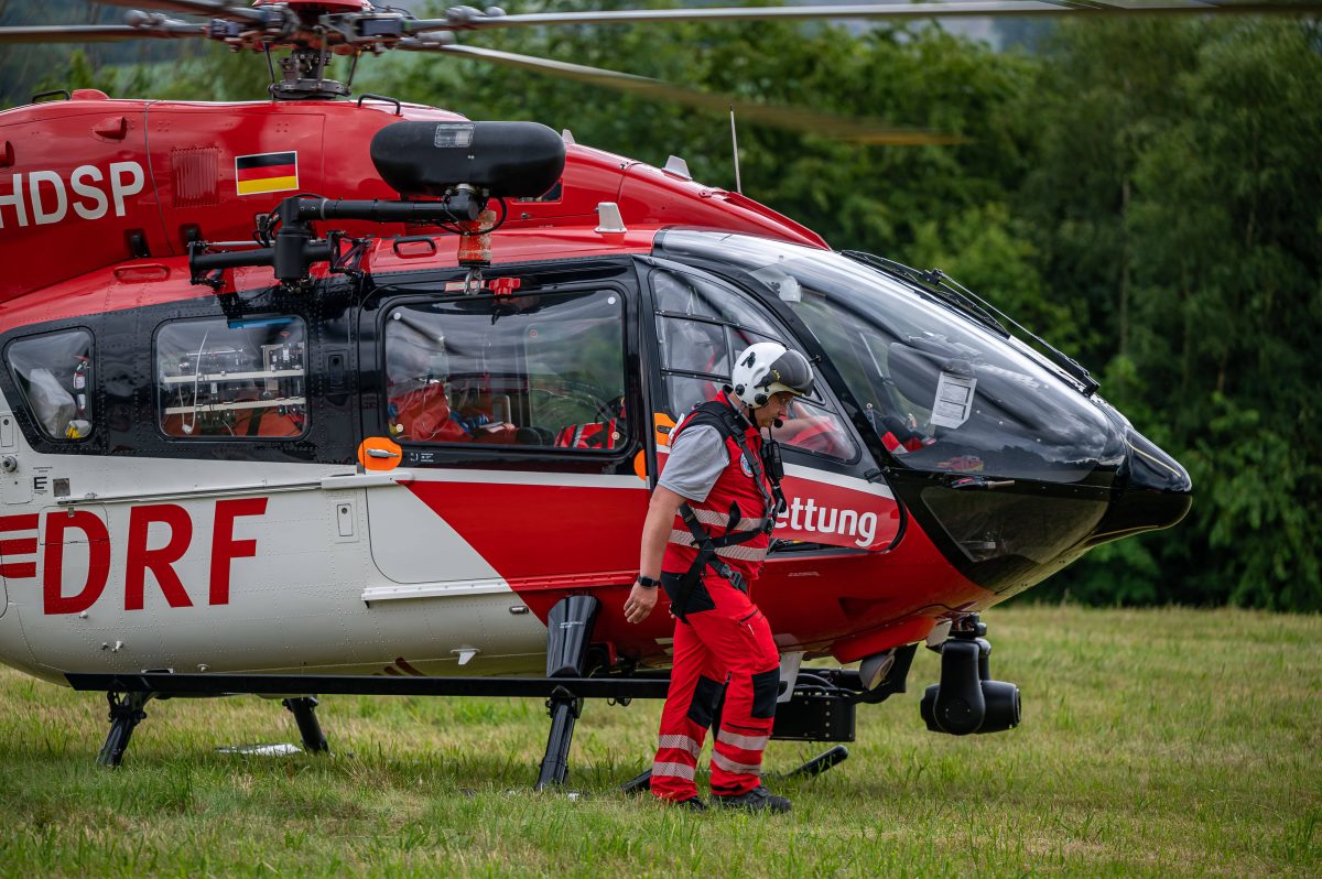 Ein Motorradfahrer hat in Thüringen einen Trecker überholen wollen. Dann kam es zum tödlichen Drama.