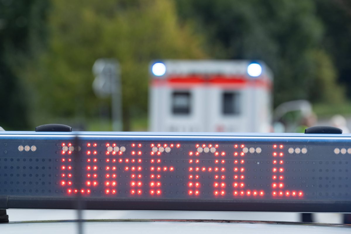 Zwei junge Leute sind bei einem Unfall in Thüringen schwer verletzt worden. Und auch ihr Auto sah nach dem Unfall nicht gut aus.