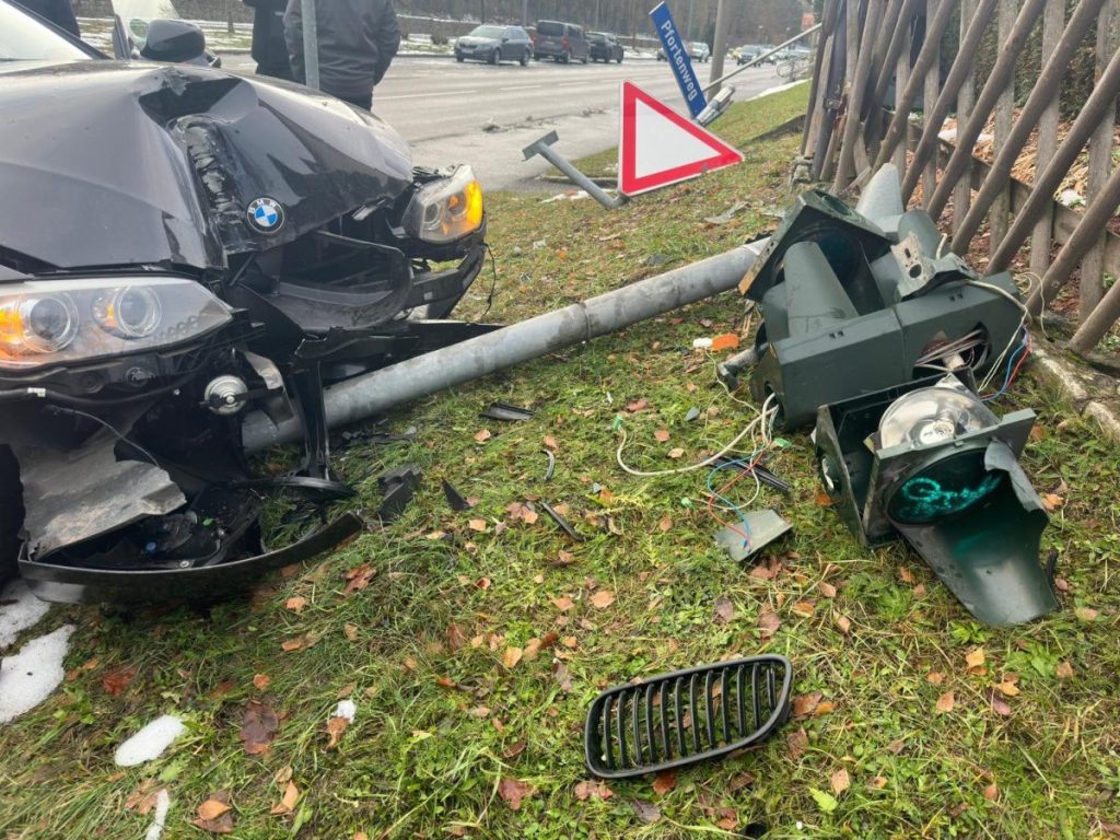 Immerhin: Leuchten tut sie noch, die Ampel in Erfurt.