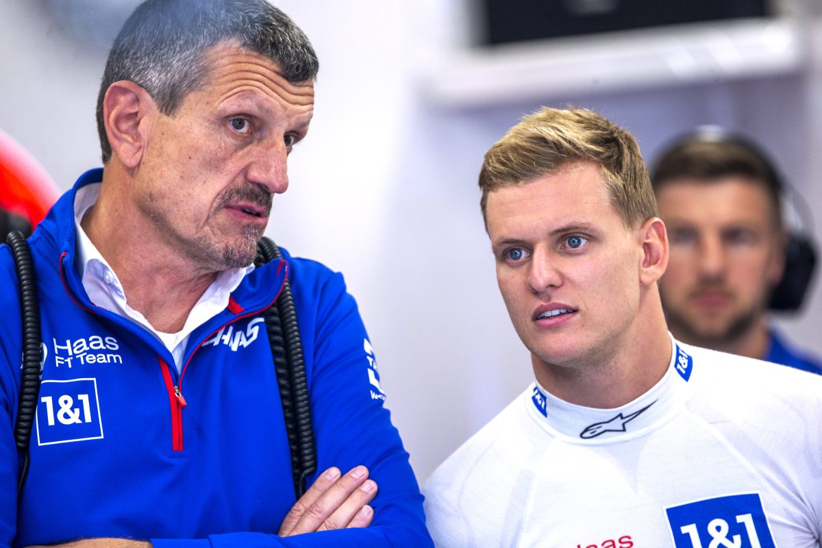 Mick Schumacher träumt weiterhin von seiner Formel-1-Rückkehr. Jetzt grätscht sein Ex-Boss Günther Steiner in seine Comeback-Pläne.