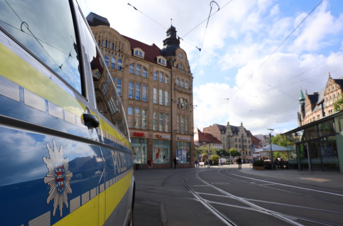 Mann schieÃŸt in Erfurt mit â€žpistolenÃ¤hnlichem Gegenstandâ€œ auf StraÃŸenbahn!