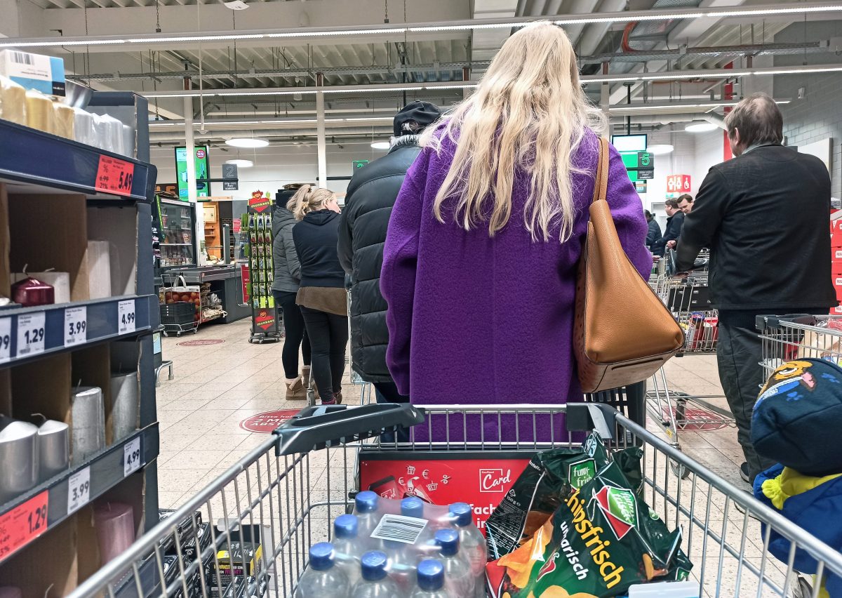 Kaufland schenkt wartenden Kunden unter bestimmten Bedingungen einen Einkaufsgutschein. (Symbolfoto)