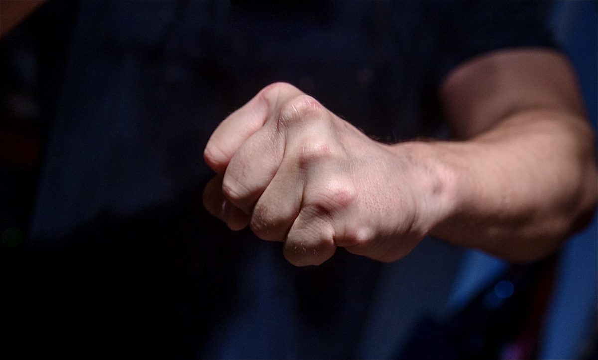 Ein Mann ballt in Thüringen eine Faust (Symbolbild)