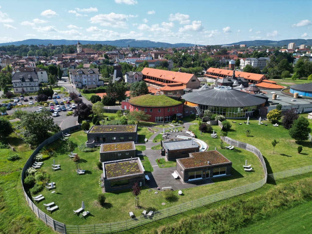 Die schönsten Thermen und Saunen in Thüringen: Die Solewelt in Bad Salzungen von oben.